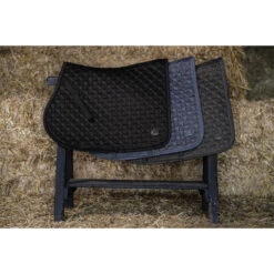 2022 Eskadron Glitter Mesh Saddle Cloth 218673502 - Dove Blue 9 2022 Eskadron Glitter Mesh Saddle Cloth 218673502 - Dove Blue -Chic Equestrian Supplies 5685 esk 0222 kam 218673 502 xxx.700x700