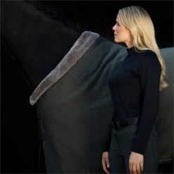 2022 Eskadron Jersey Fauxfur Sweat Rug 128673285190 - Dark Olive -Chic Equestrian Supplies 5697 202220Eskadron20Jersey20Fauxfur20Sweat20Rug2012867328519020 20Dark20Olive20Close20Up202.700x700