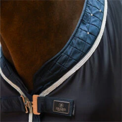 2023 Eskadron Dura Crystal Transport Rug 128831 353 - Navy 11 2023 Eskadron Dura Crystal Transport Rug 128831 353 - Navy -Chic Equestrian Supplies 6272 202320Eskadron20Dura20Crystal20Transport20Rug201288312035320 20Navy20Close20Up201.700x700
