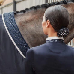 2023 Eskadron Dura Crystal Transport Rug 128831 353 - Navy 15 2023 Eskadron Dura Crystal Transport Rug 128831 353 - Navy -Chic Equestrian Supplies 6272 202320Eskadron20Dura20Crystal20Transport20Rug201288312035320 20Navy20Close20Up204.700x700