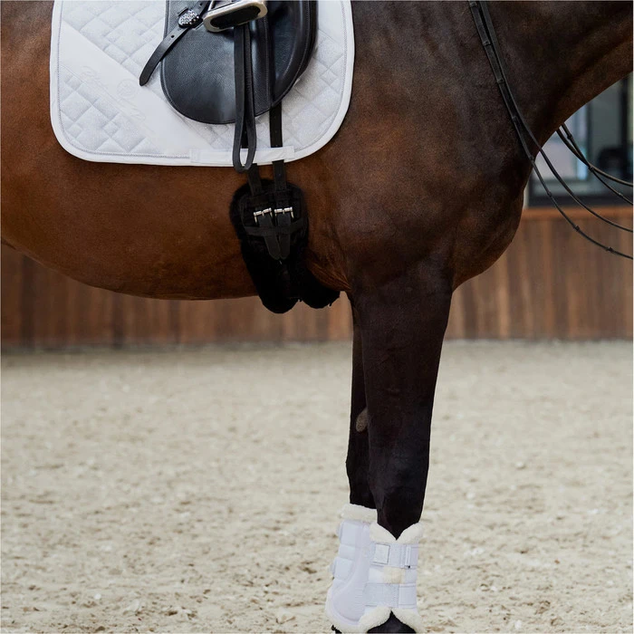 2023 Eskadron Glossy Crystal Saddle Cloth & Mesh Evo-Wool Tendon Boots Bundle 218131555131 - White 8 2023 Eskadron Glossy Crystal Saddle Cloth & Mesh Evo-Wool Tendon Boots Bundle 218131555131 - White - Image 6