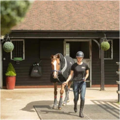 Equilibrium Magnetic Rug With Neck - Black 17 Equilibrium Magnetic Rug With Neck - Black -Chic Equestrian Supplies Equilibrium Magnetic Rug with Neck Black 8.700x700